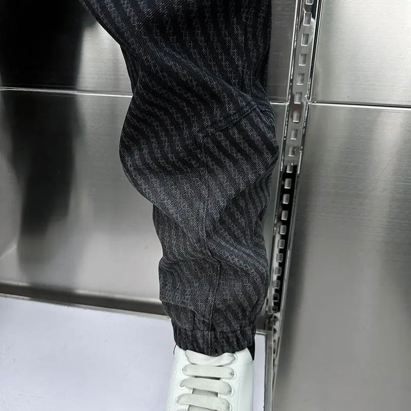SAINTEND Patterned Snap Joggers – Black Textured Slim-Fit Streetwear Pants